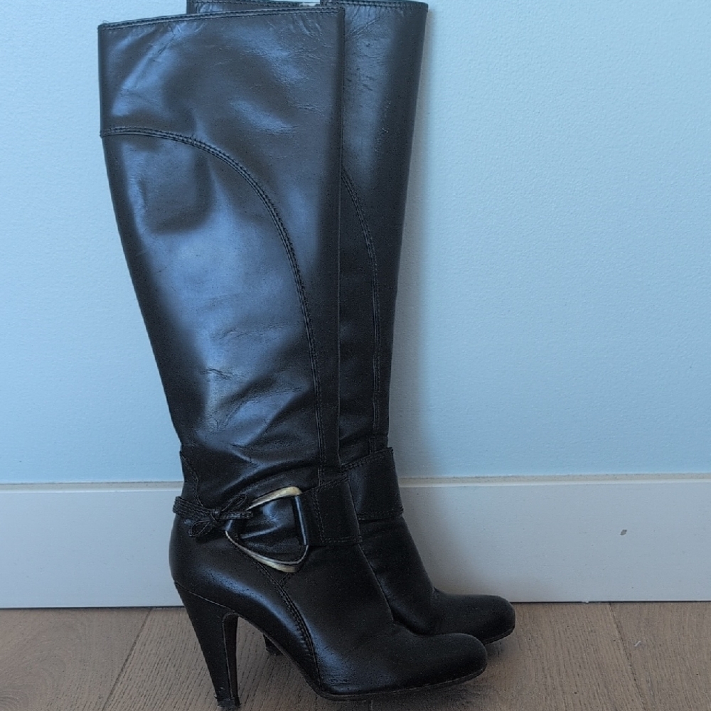 Elaine Turner Black Heeled Boots with Glossy Finish